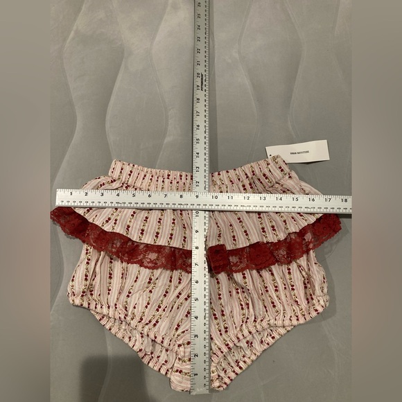 NEW Out From Under Roses Ruffle Shorts S - Picture 5 of 5